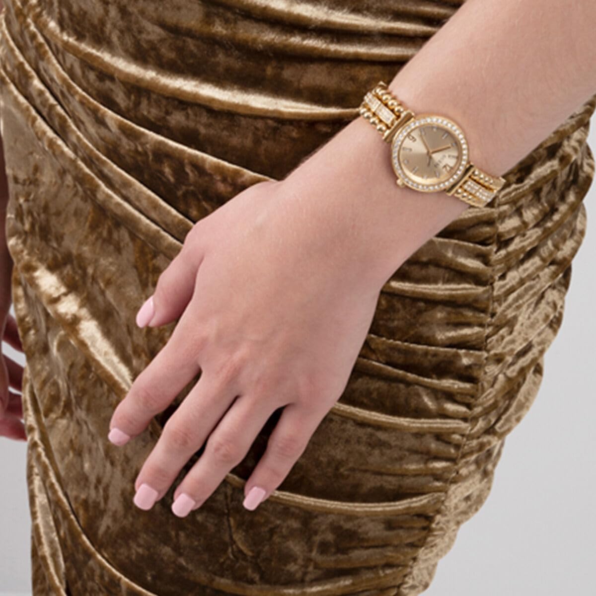 GUESS Women's Quartz Dress Watch with Stainless Steel Strap, Gold, 14 (Model: GW0401L2)