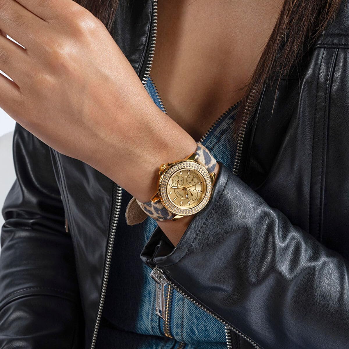 GUESS Dames sport kristal multifunctioneel 36 mm horloge - witte wijzerplaat rose goudkleurige roestvrijstalen kast met blauwe siliconen band
